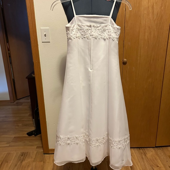 David's Bridal White Floral Kids Dress - Picture 2 of 3
